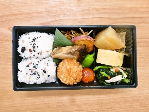 Almuerzo (pescado) de comida japonesa de arroz de hoy